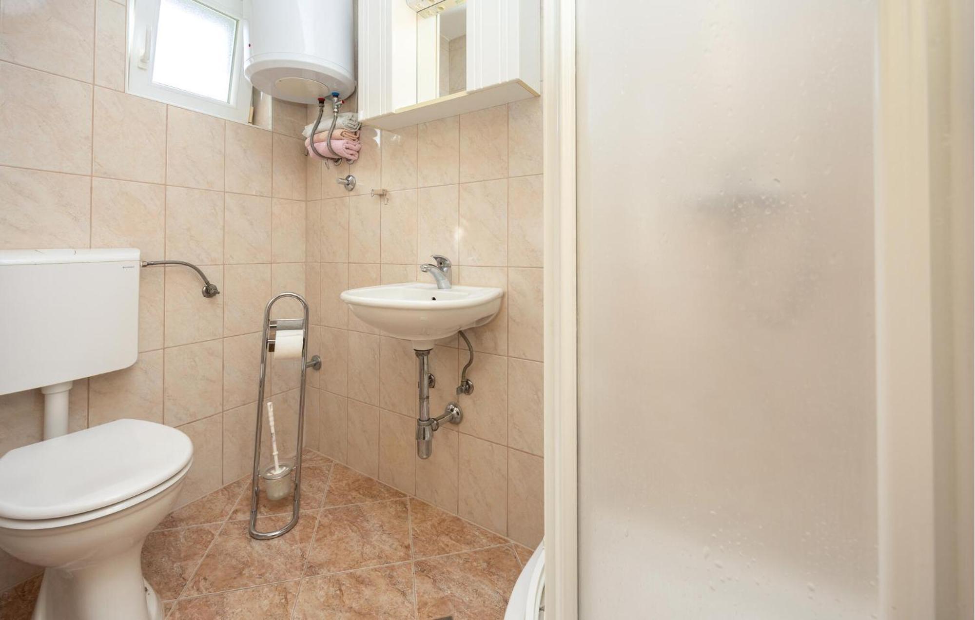 1 Bedroom Awesome Apartment In Локва-Рогозница Экстерьер фото