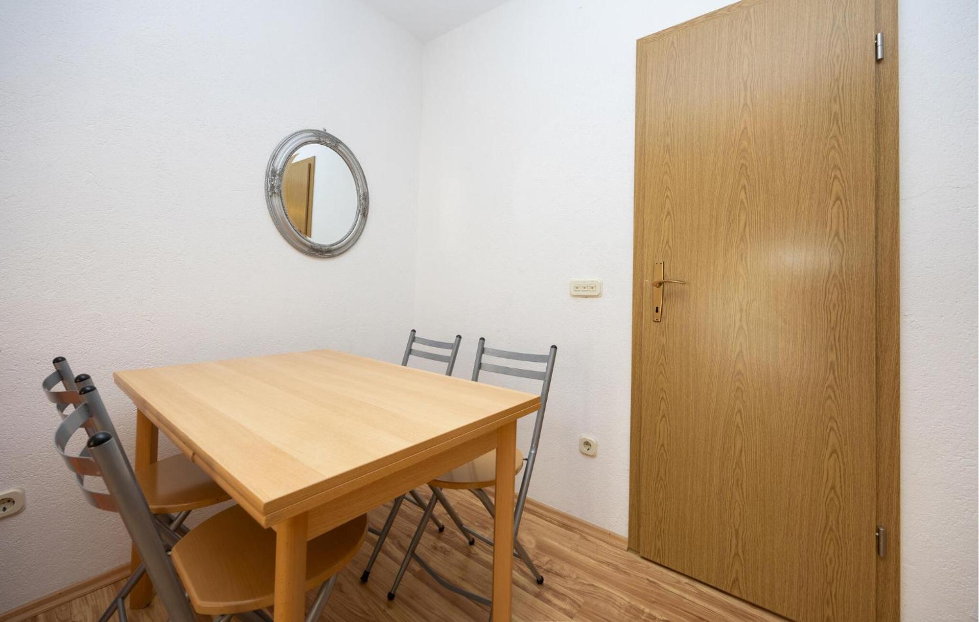 1 Bedroom Awesome Apartment In Локва-Рогозница Экстерьер фото